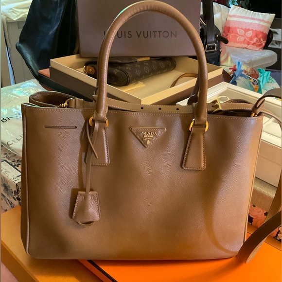 Safiano two way bag - Picture 8 of 9